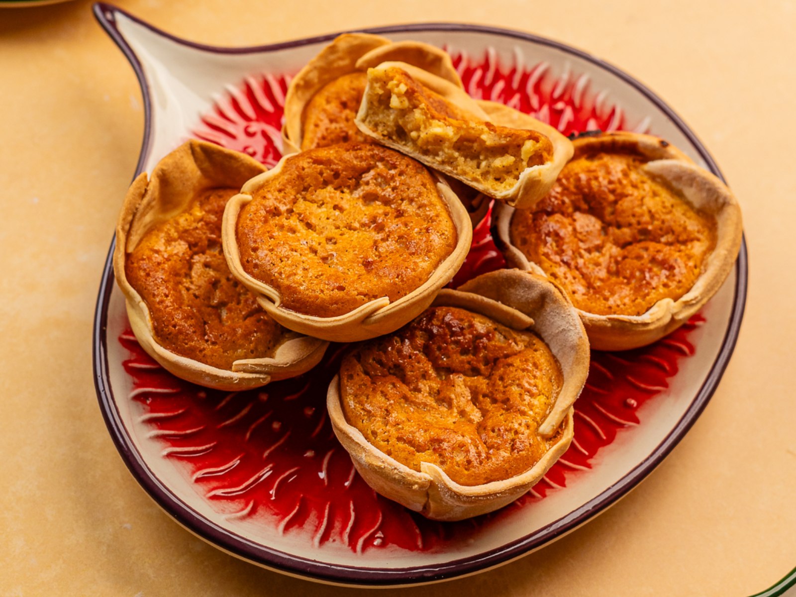 Queijadas de Sintra, doce tradicional com requeijão e canela